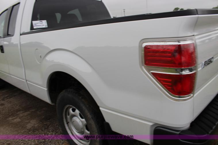 image for item F7872 2010 Ford F150 XL SuperCab pickup truck