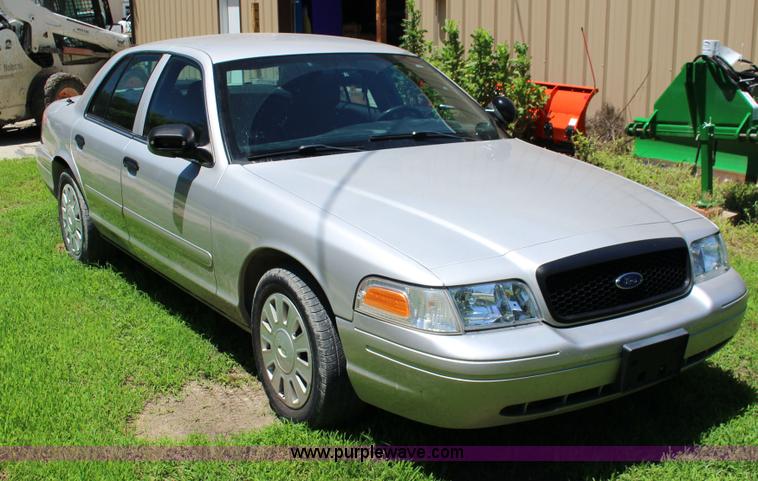 image for item F7882 2008 Ford Crown Victoria Police Interceptor