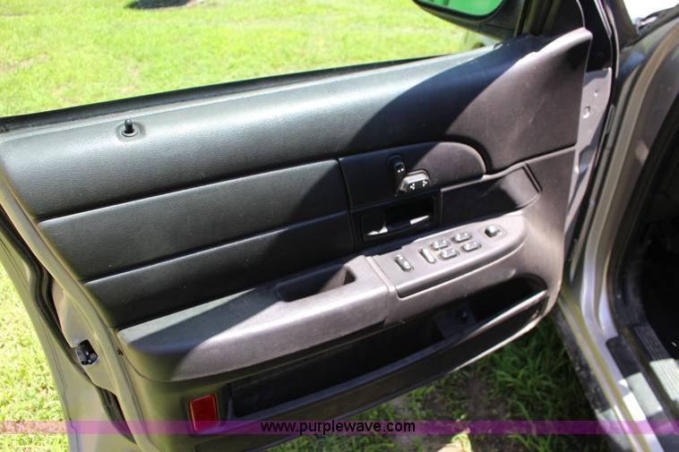 image for item F7882 2008 Ford Crown Victoria Police Interceptor