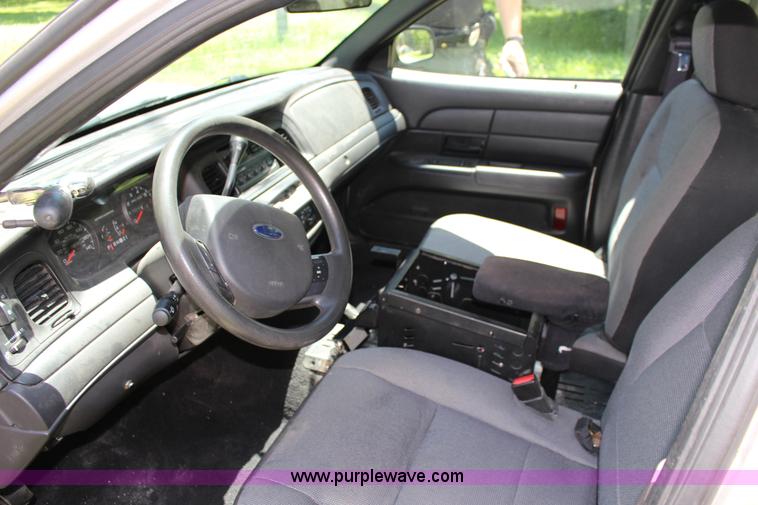 image for item F7882 2008 Ford Crown Victoria Police Interceptor