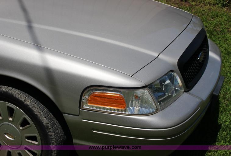 image for item F7882 2008 Ford Crown Victoria Police Interceptor