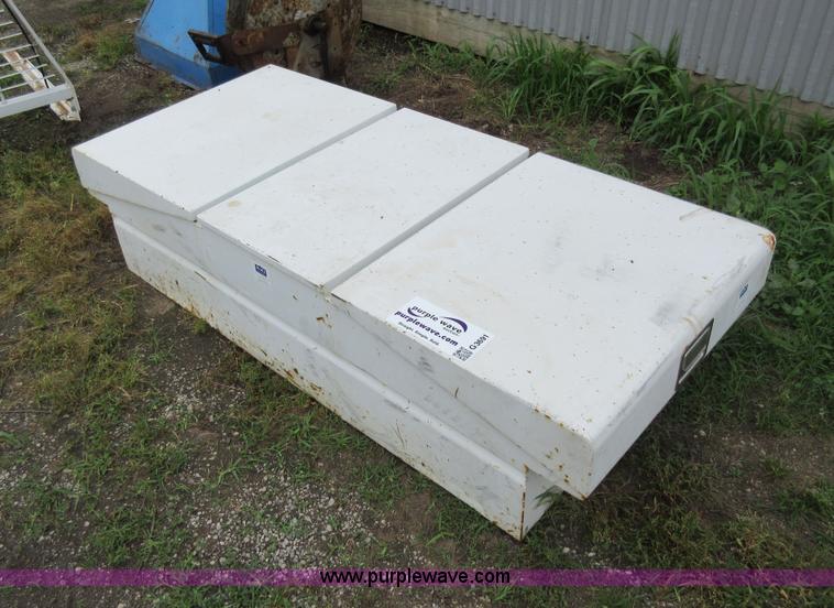 image for item G3691 Assorted automotive accessories