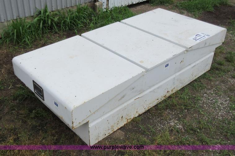 image for item G3691 Assorted automotive accessories