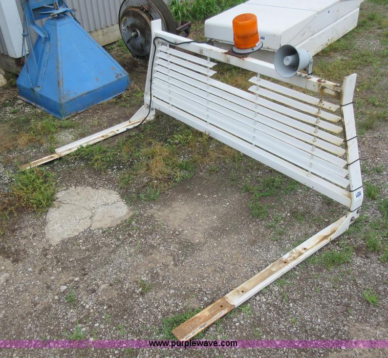 image for item G3691 Assorted automotive accessories