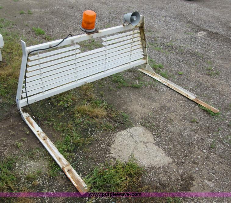 image for item G3691 Assorted automotive accessories