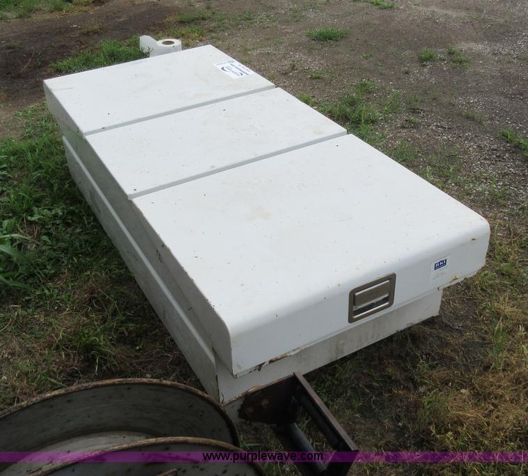 image for item G3691 Assorted automotive accessories