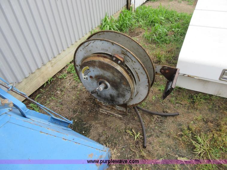 image for item G3691 Assorted automotive accessories