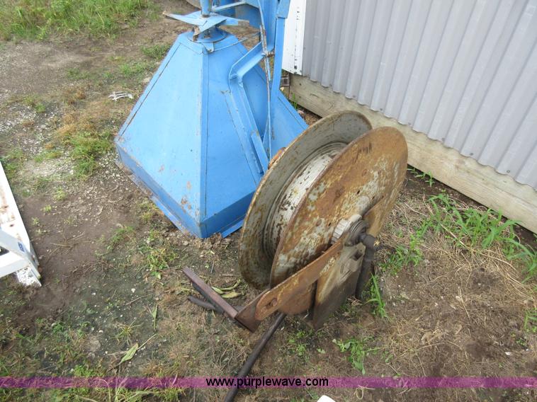 image for item G3691 Assorted automotive accessories