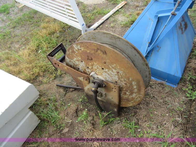 image for item G3691 Assorted automotive accessories