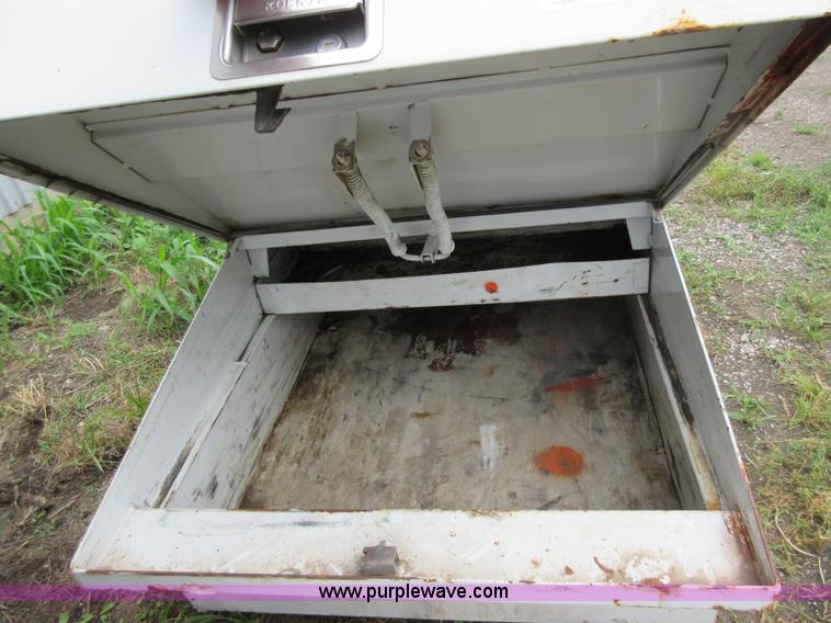 image for item G3691 Assorted automotive accessories