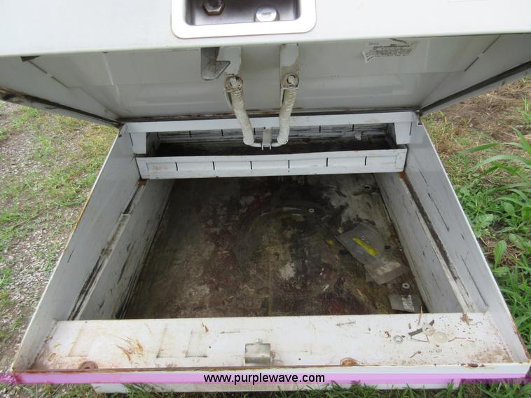 image for item G3691 Assorted automotive accessories