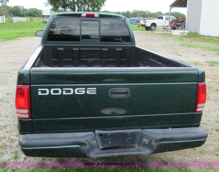 image for item G3695 2000 Dodge Dakota Sport Club Cab pickup truck