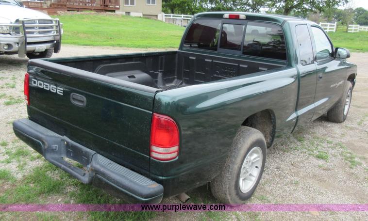 image for item G3695 2000 Dodge Dakota Sport Club Cab pickup truck
