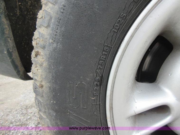 image for item G3695 2000 Dodge Dakota Sport Club Cab pickup truck