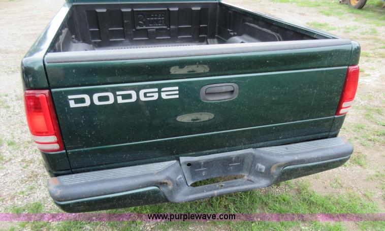 image for item G3695 2000 Dodge Dakota Sport Club Cab pickup truck