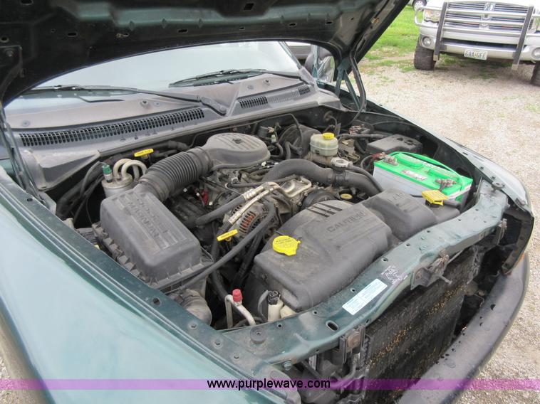 image for item G3695 2000 Dodge Dakota Sport Club Cab pickup truck