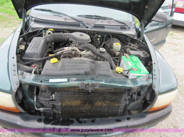 image for item G3695 2000 Dodge Dakota Sport Club Cab pickup truck