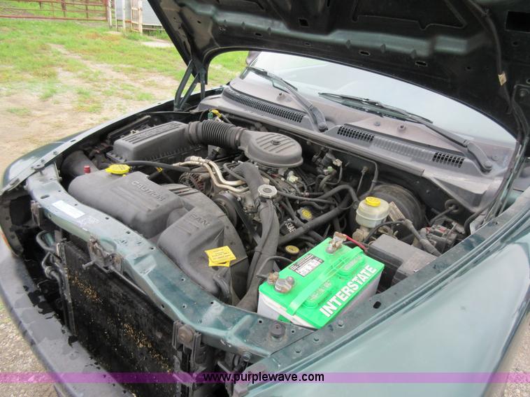 image for item G3695 2000 Dodge Dakota Sport Club Cab pickup truck