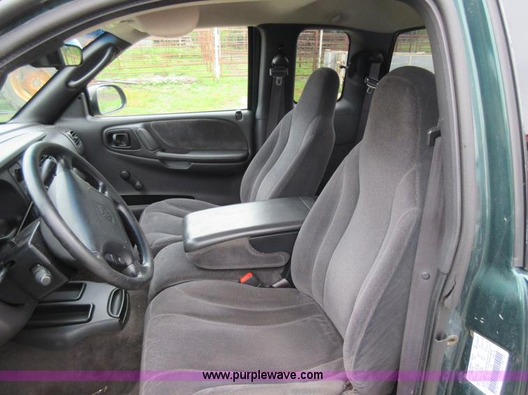 image for item G3695 2000 Dodge Dakota Sport Club Cab pickup truck