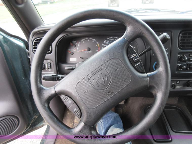 image for item G3695 2000 Dodge Dakota Sport Club Cab pickup truck