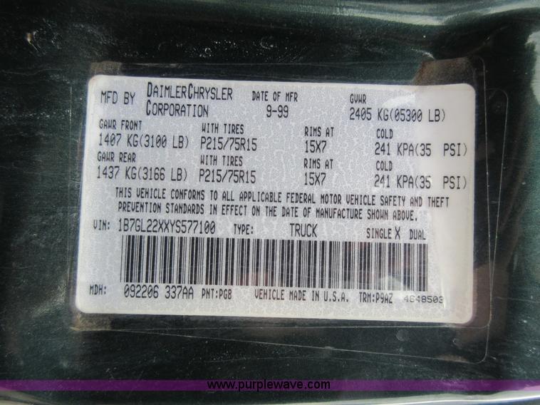 image for item G3695 2000 Dodge Dakota Sport Club Cab pickup truck