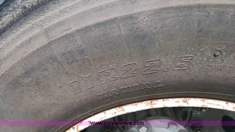 image for item G6614 1992 GMC 7000 truck cab and chassis