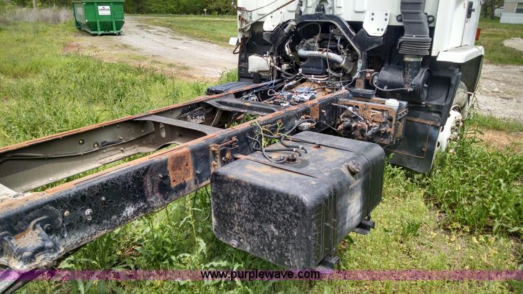 image for item G6614 1992 GMC 7000 truck cab and chassis