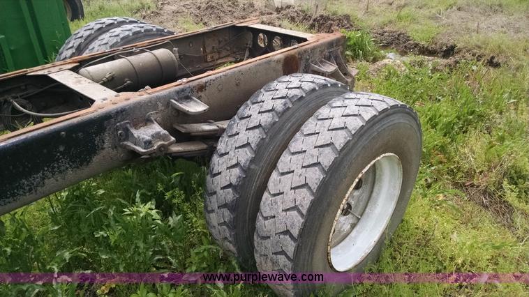 image for item G6614 1992 GMC 7000 truck cab and chassis