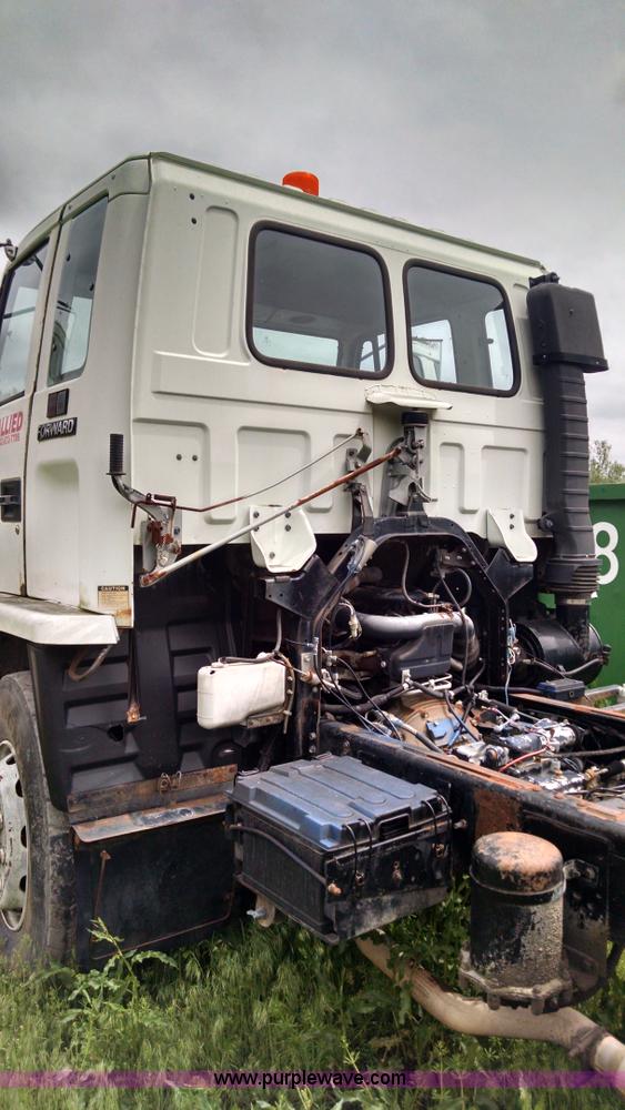 image for item G6614 1992 GMC 7000 truck cab and chassis