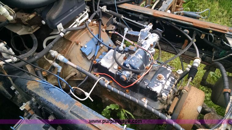 image for item G6614 1992 GMC 7000 truck cab and chassis