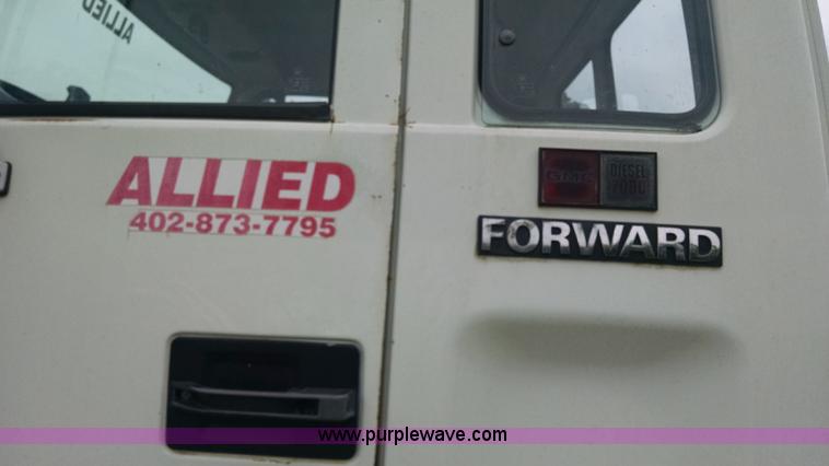 image for item G6614 1992 GMC 7000 truck cab and chassis