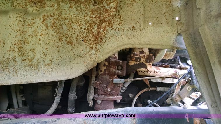 image for item G6614 1992 GMC 7000 truck cab and chassis