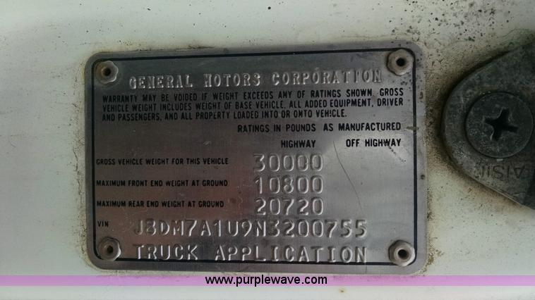 image for item G6614 1992 GMC 7000 truck cab and chassis