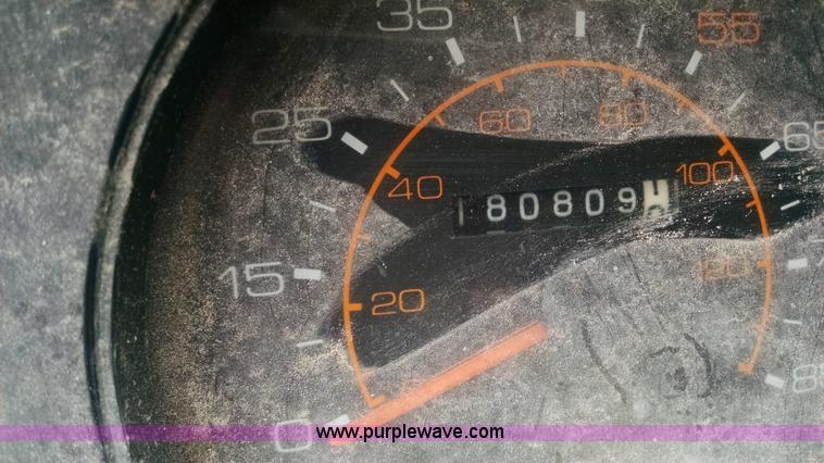 image for item G6614 1992 GMC 7000 truck cab and chassis