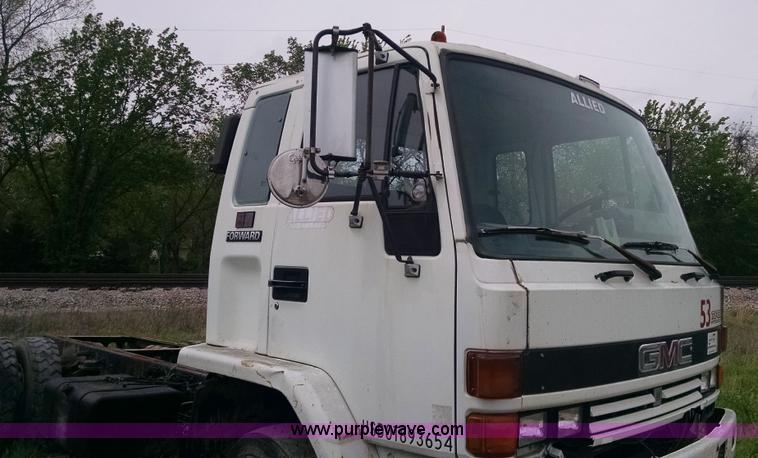 image for item G6614 1992 GMC 7000 truck cab and chassis