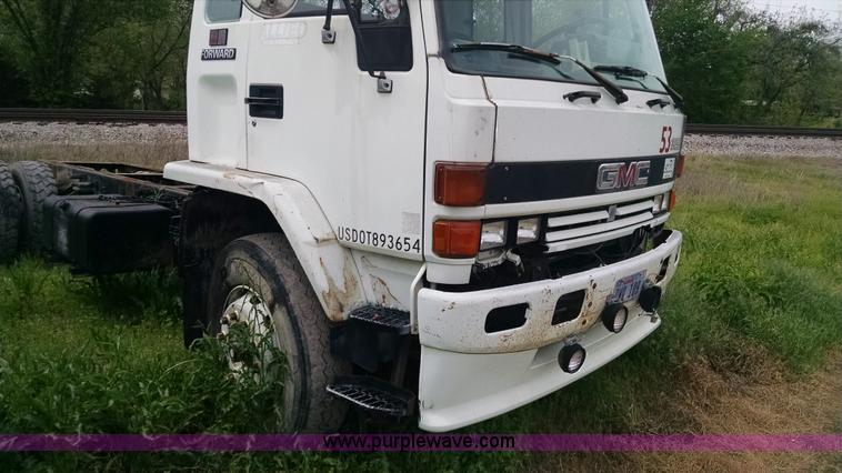 image for item G6614 1992 GMC 7000 truck cab and chassis