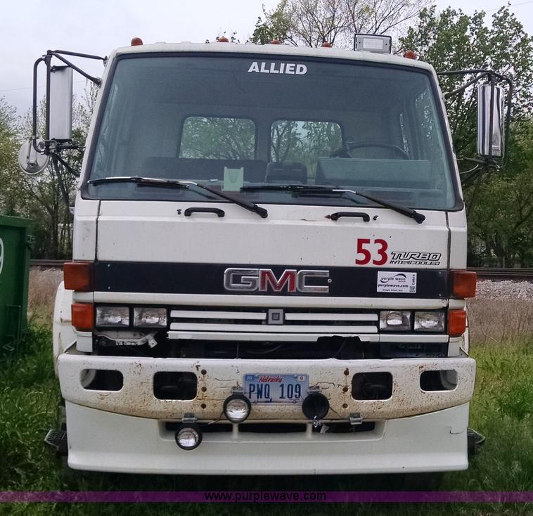 image for item G6614 1992 GMC 7000 truck cab and chassis