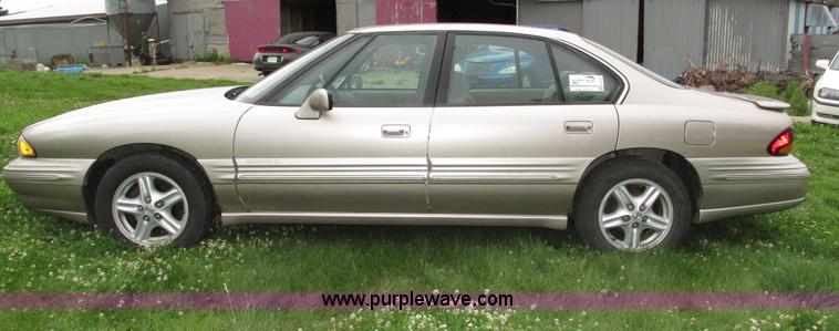 image for item H4591 1999 Pontiac Bonneville SE