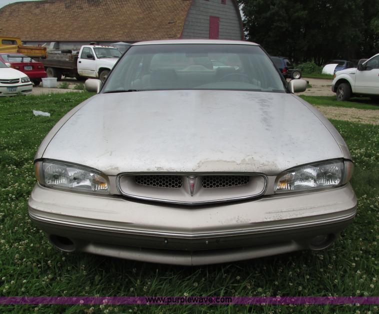 image for item H4591 1999 Pontiac Bonneville SE
