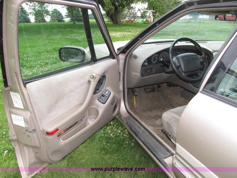image for item H4591 1999 Pontiac Bonneville SE