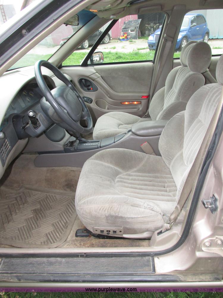 image for item H4591 1999 Pontiac Bonneville SE