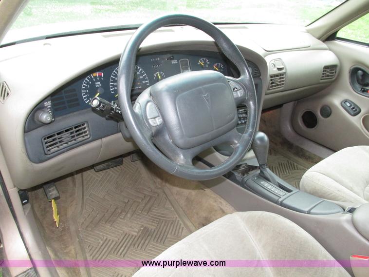 image for item H4591 1999 Pontiac Bonneville SE