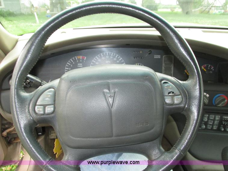 image for item H4591 1999 Pontiac Bonneville SE