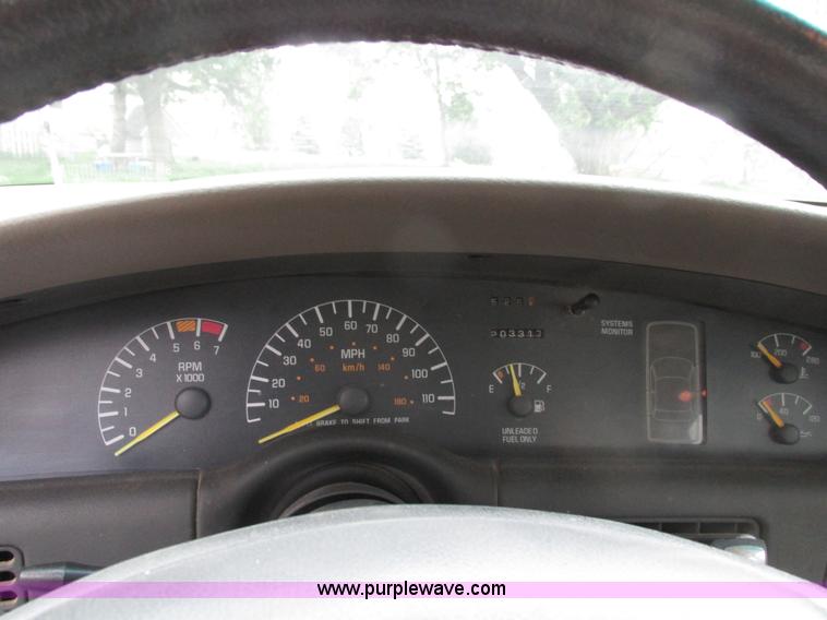 image for item H4591 1999 Pontiac Bonneville SE