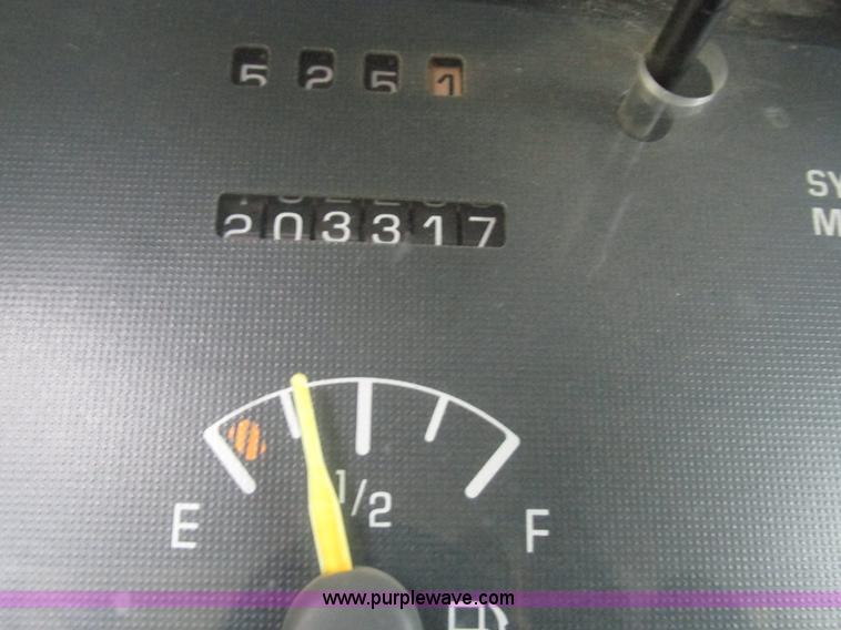 image for item H4591 1999 Pontiac Bonneville SE