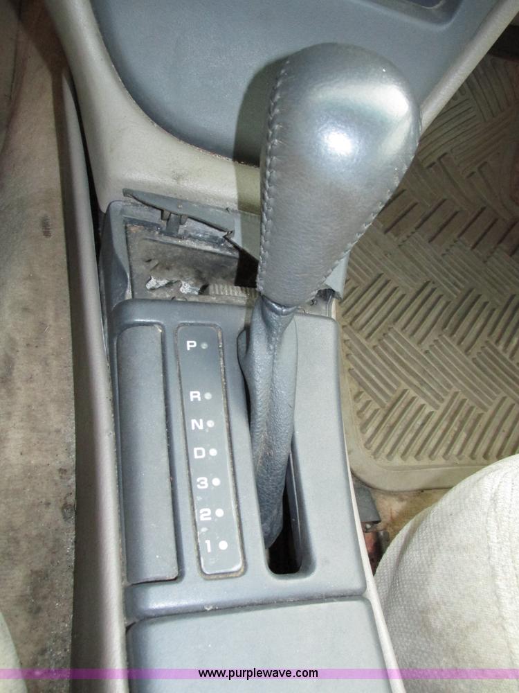 image for item H4591 1999 Pontiac Bonneville SE