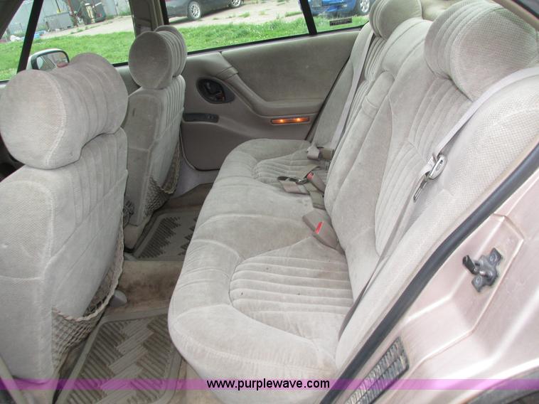 image for item H4591 1999 Pontiac Bonneville SE