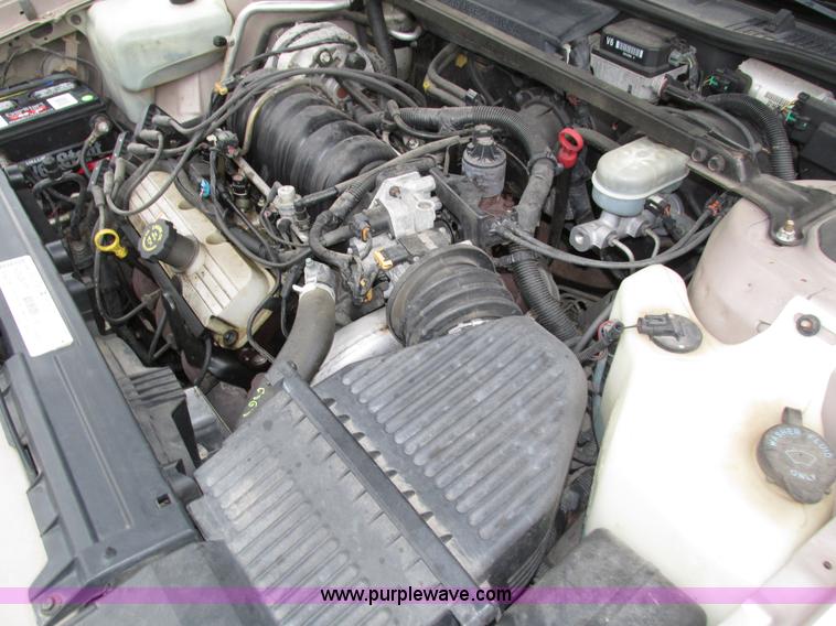 image for item H4591 1999 Pontiac Bonneville SE