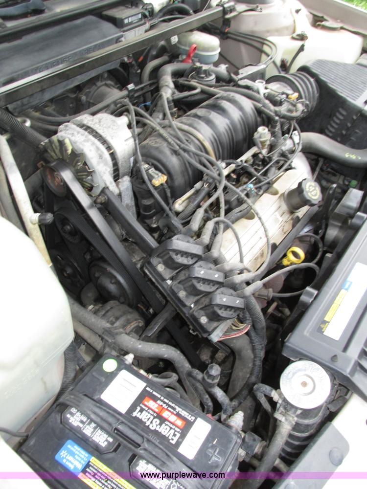 image for item H4591 1999 Pontiac Bonneville SE