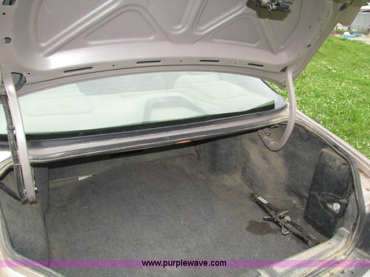 image for item H4591 1999 Pontiac Bonneville SE